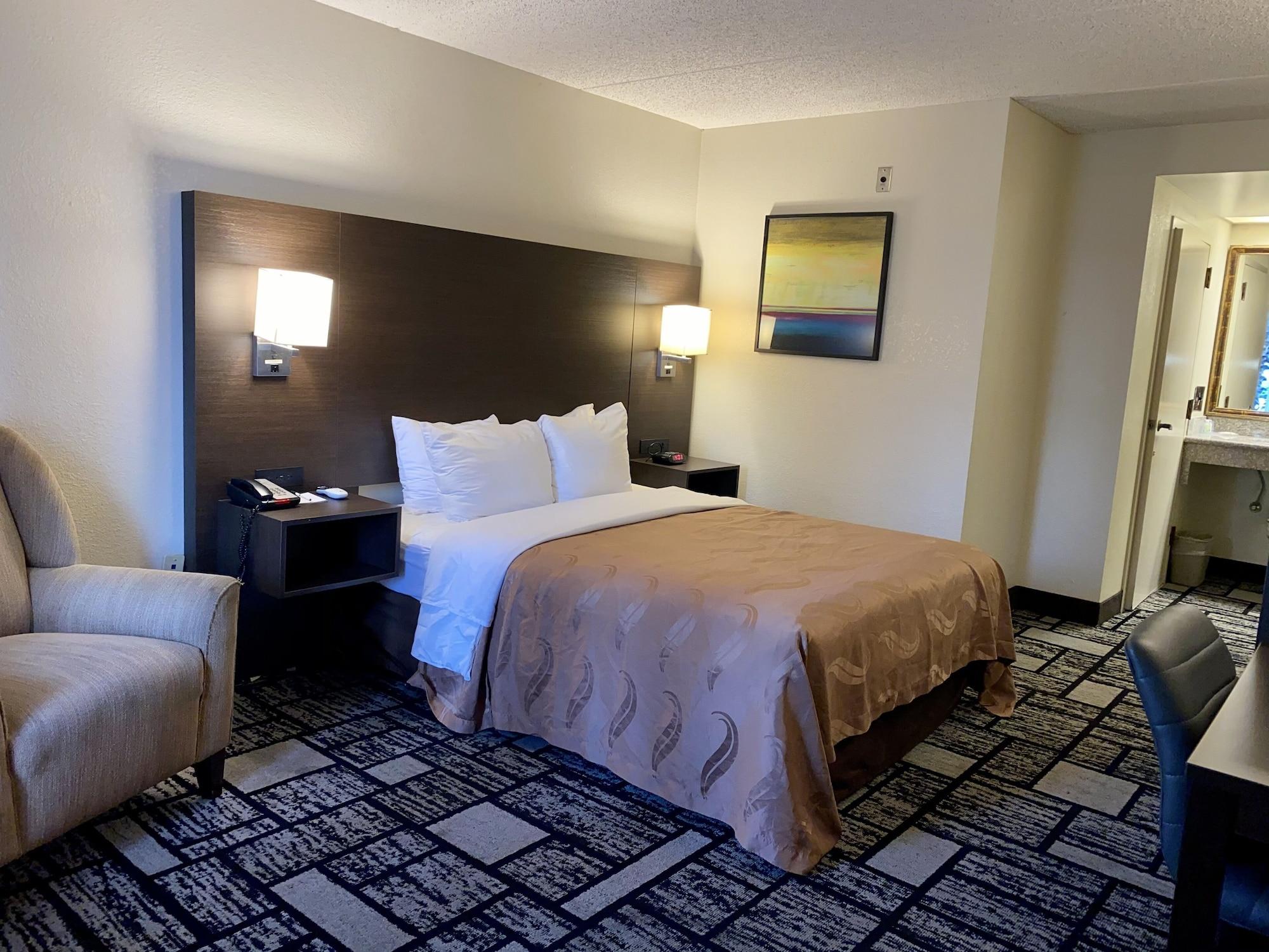 Quality Near Ucr And Downtown Pensão 2*